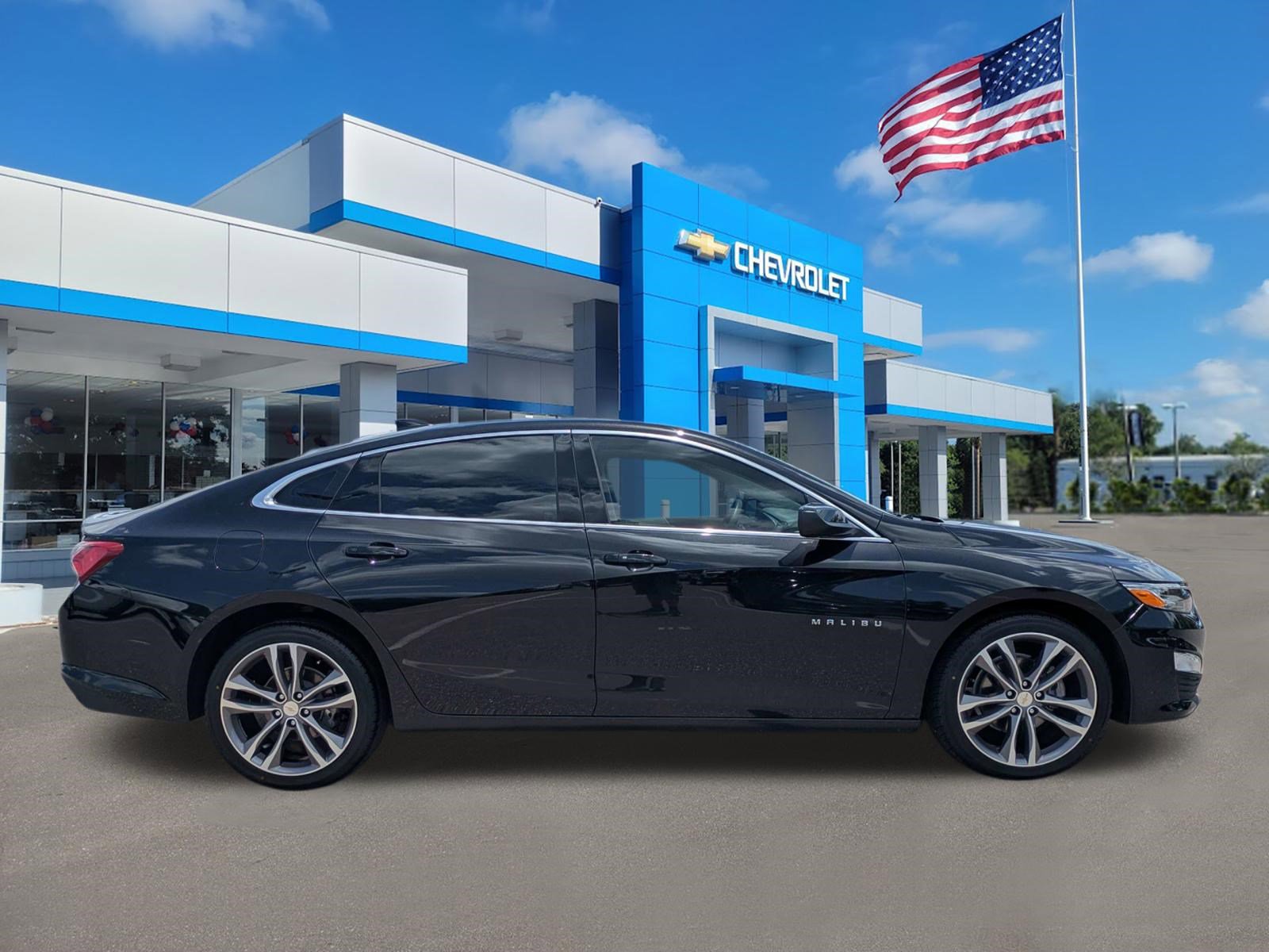 Used 2024 Chevrolet Malibu LT FWD image 2
