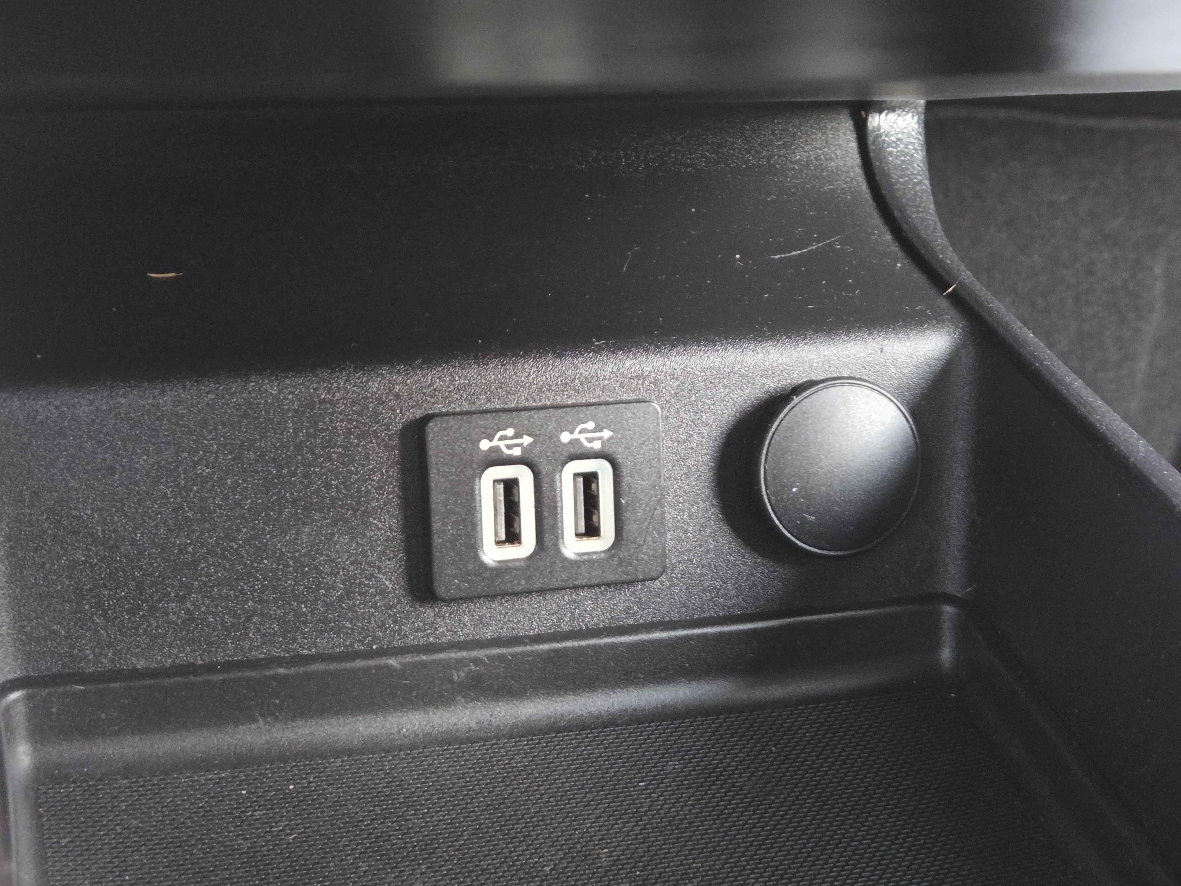 Used 2020 Ford Fusion SE FWD image 6