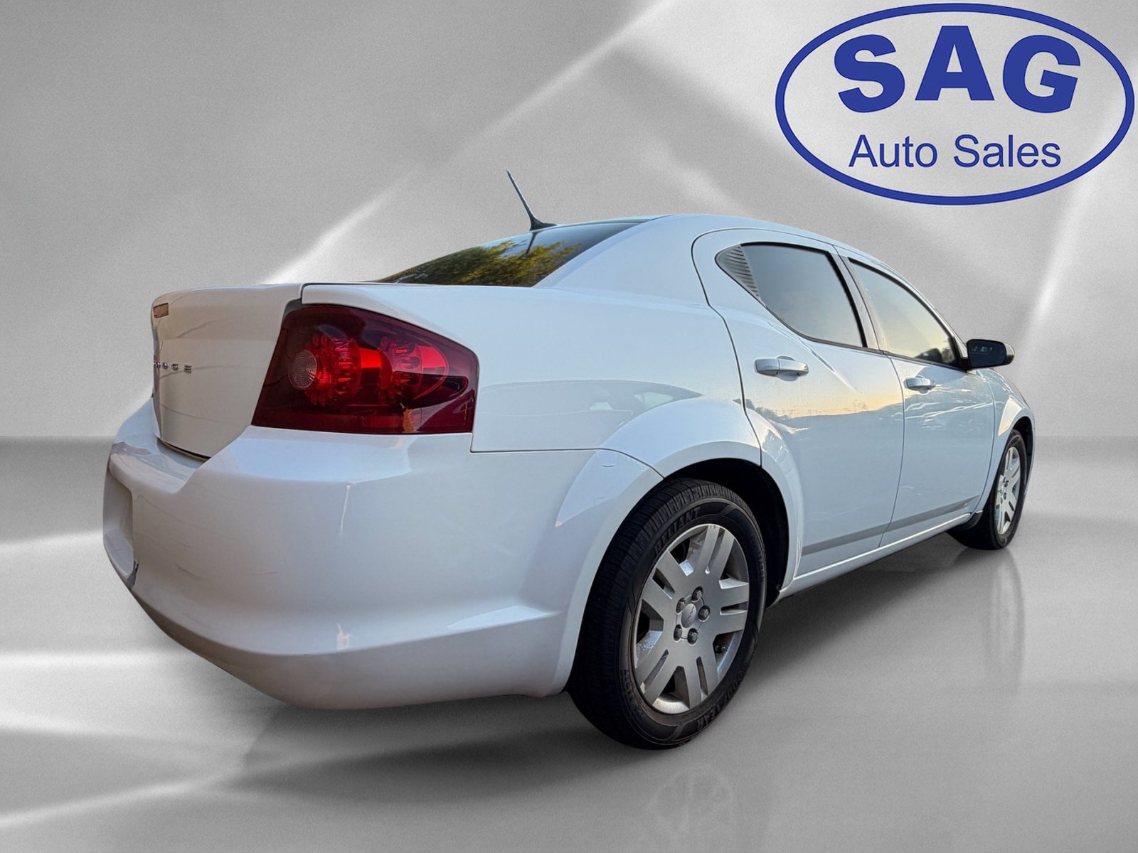 Used 2014 Dodge Avenger SE FWD image 3
