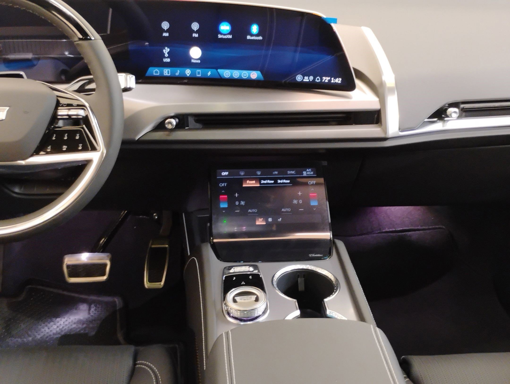 New 2026 Cadillac Vistiq Sport w/ LPO, Floor Liner Package image 29