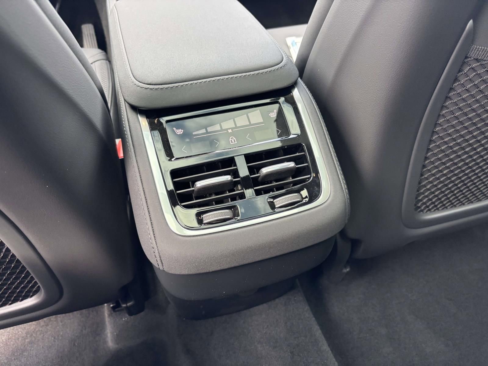 New 2026 Volvo XC90 B5 Core w/ Protection Package Premier AWD/4WD image 32