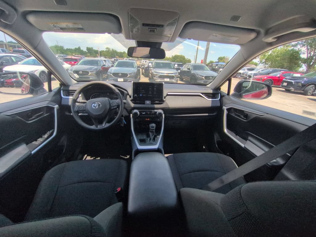 Used 2025 Toyota RAV4 LE AWD/4WD image 25