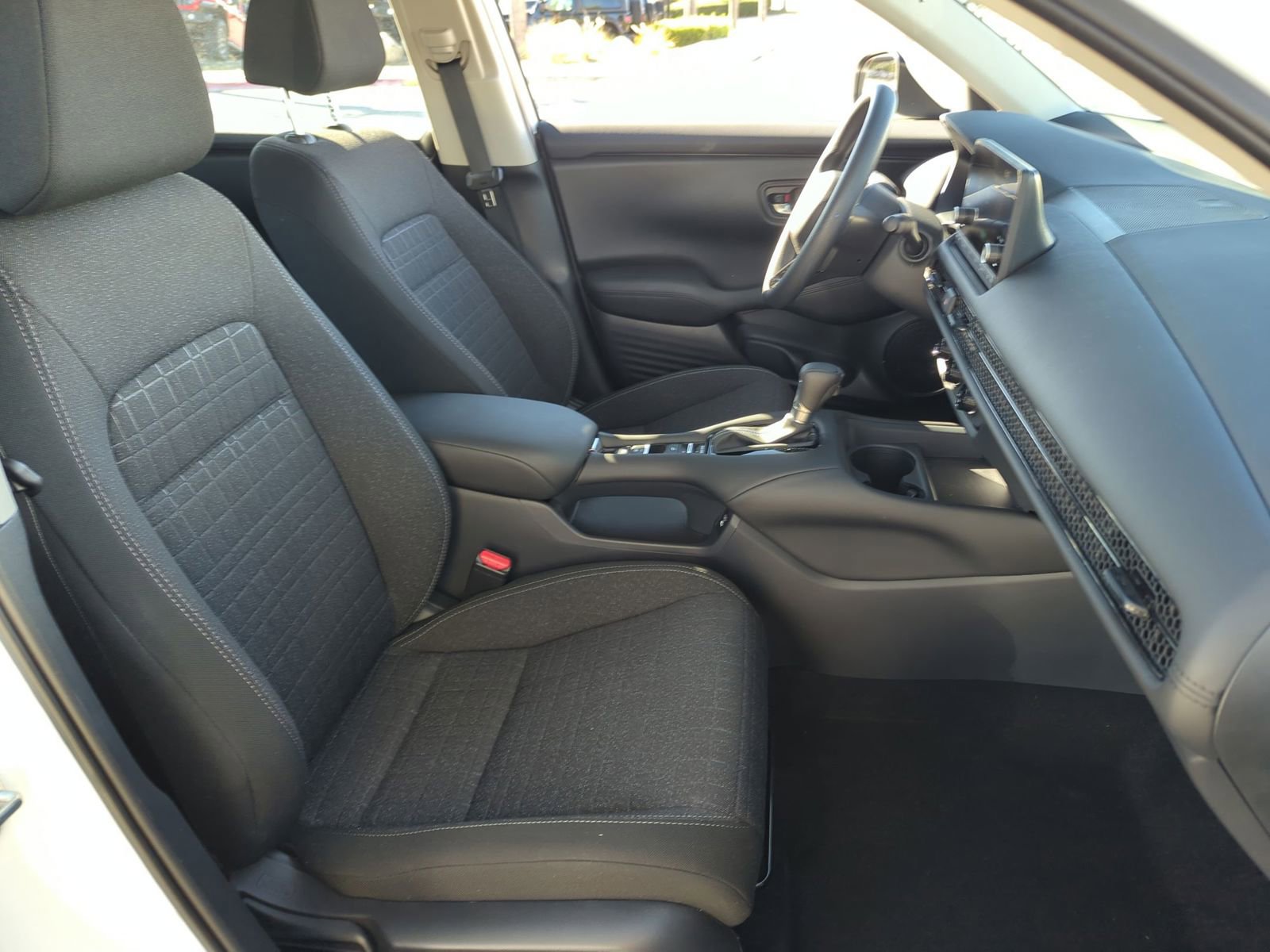 Used 2025 Honda HR-V LX image 18