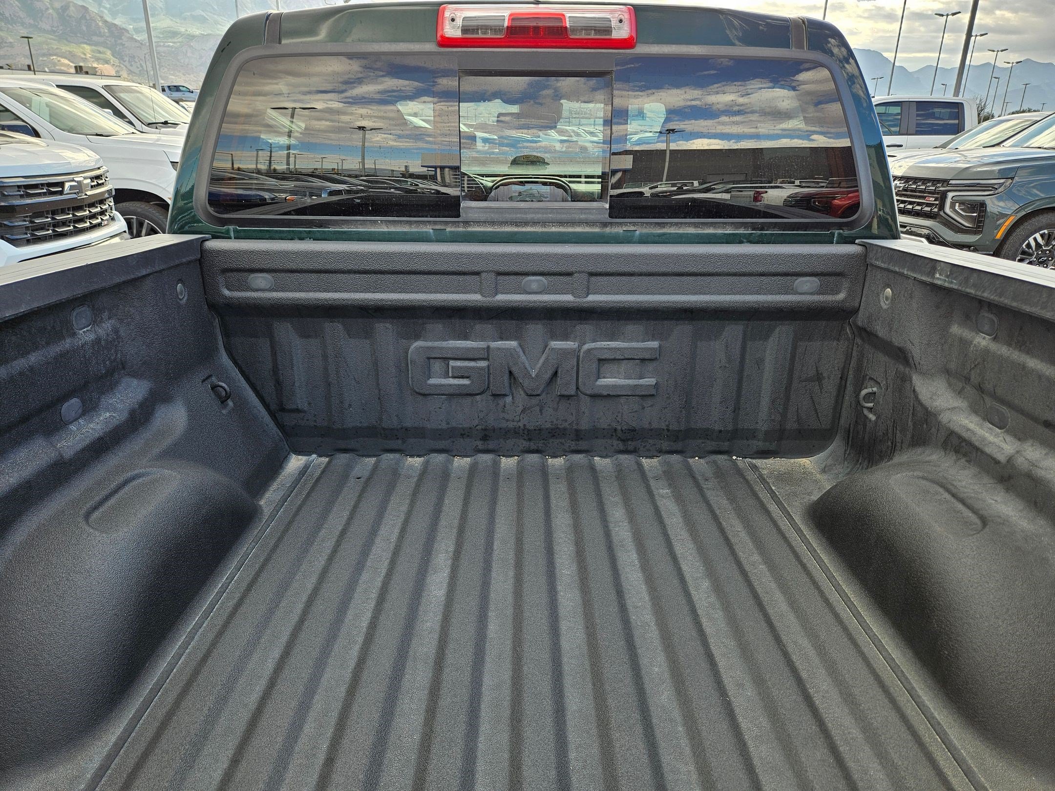 Used 2015 GMC Canyon SLT w/ Driver Alert Package AWD/4WD image 29