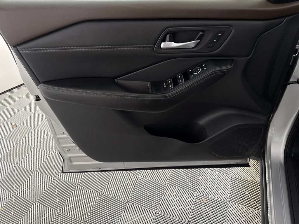 Used 2023 Nissan Rogue SL w/ SL Premium Package FWD image 10