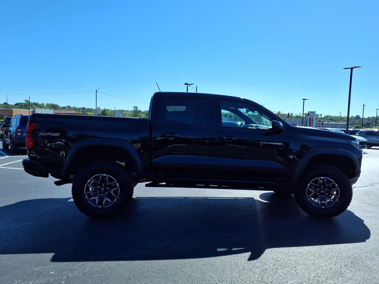 Used 2024 Chevrolet Colorado ZR2 w/ Technology Package AWD/4WD image 37