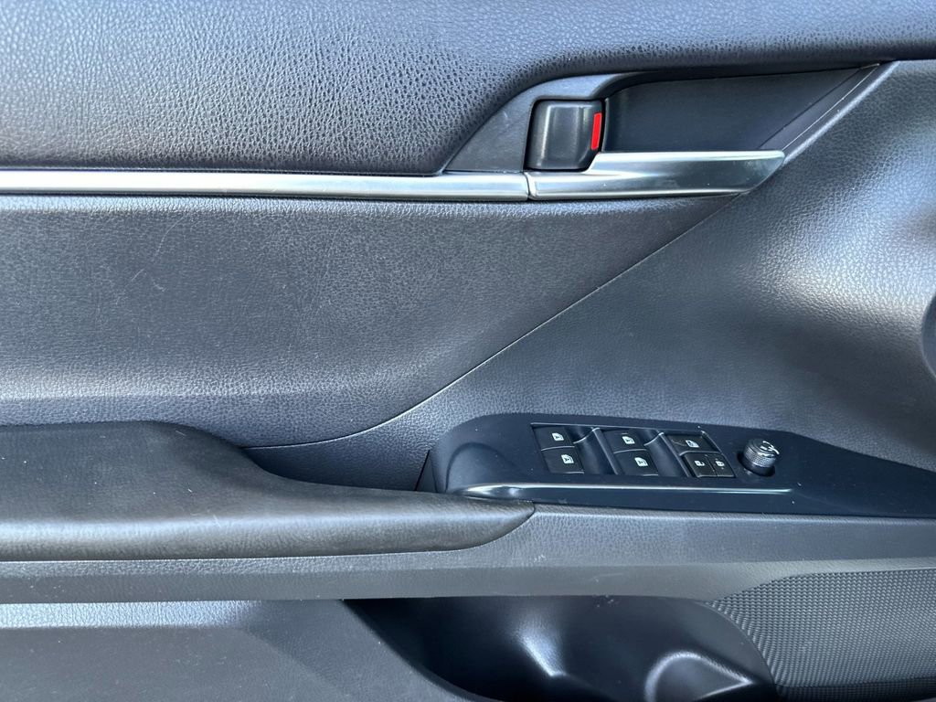 Used 2018 Toyota Camry SE FWD image 10