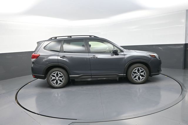 Used 2023 Subaru Forester Premium image 60