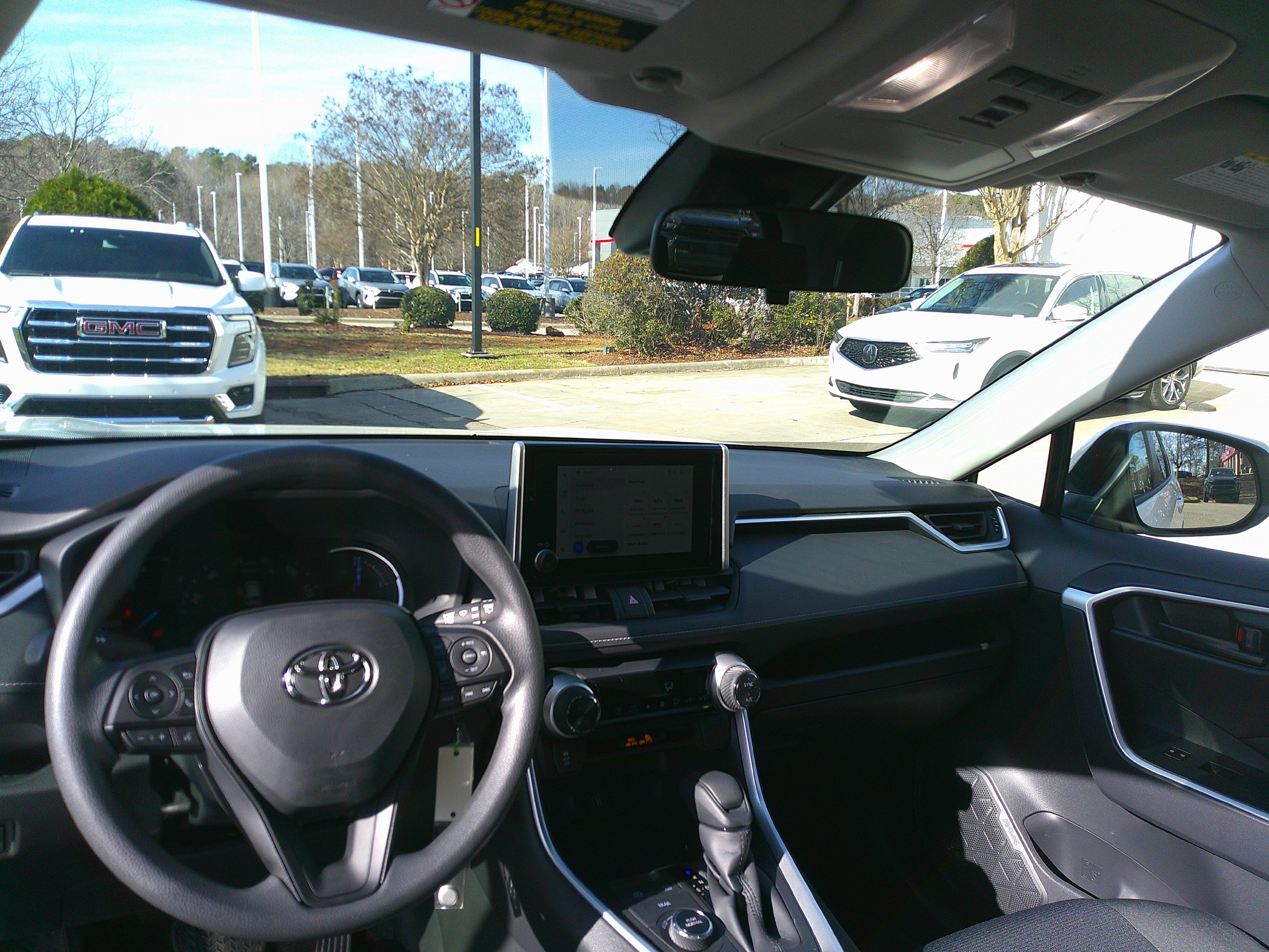 Used 2025 Toyota RAV4 LE image 32