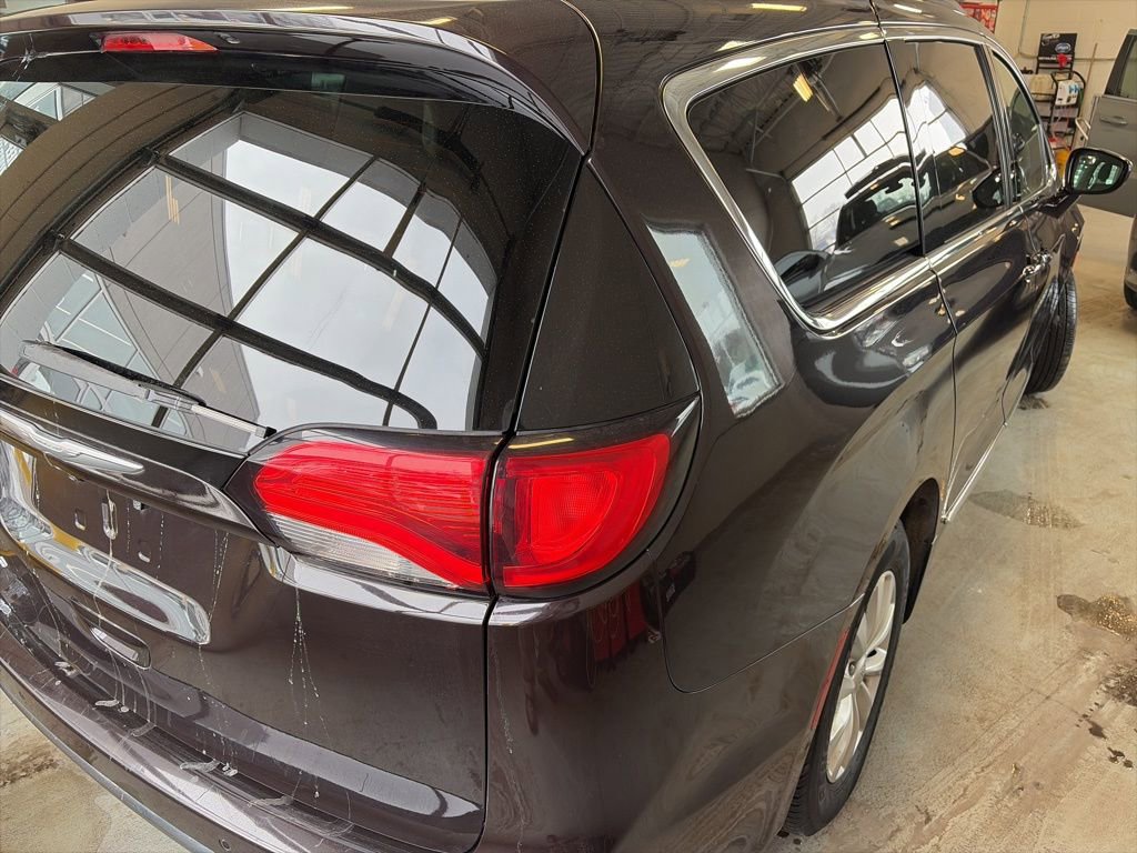 Used 2017 Chrysler Pacifica Touring-L image 15