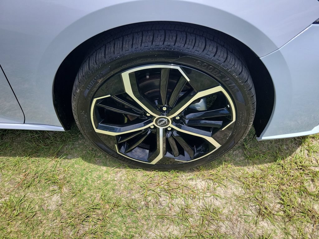 Used 2024 Nissan Altima 2.5 SR FWD image 7