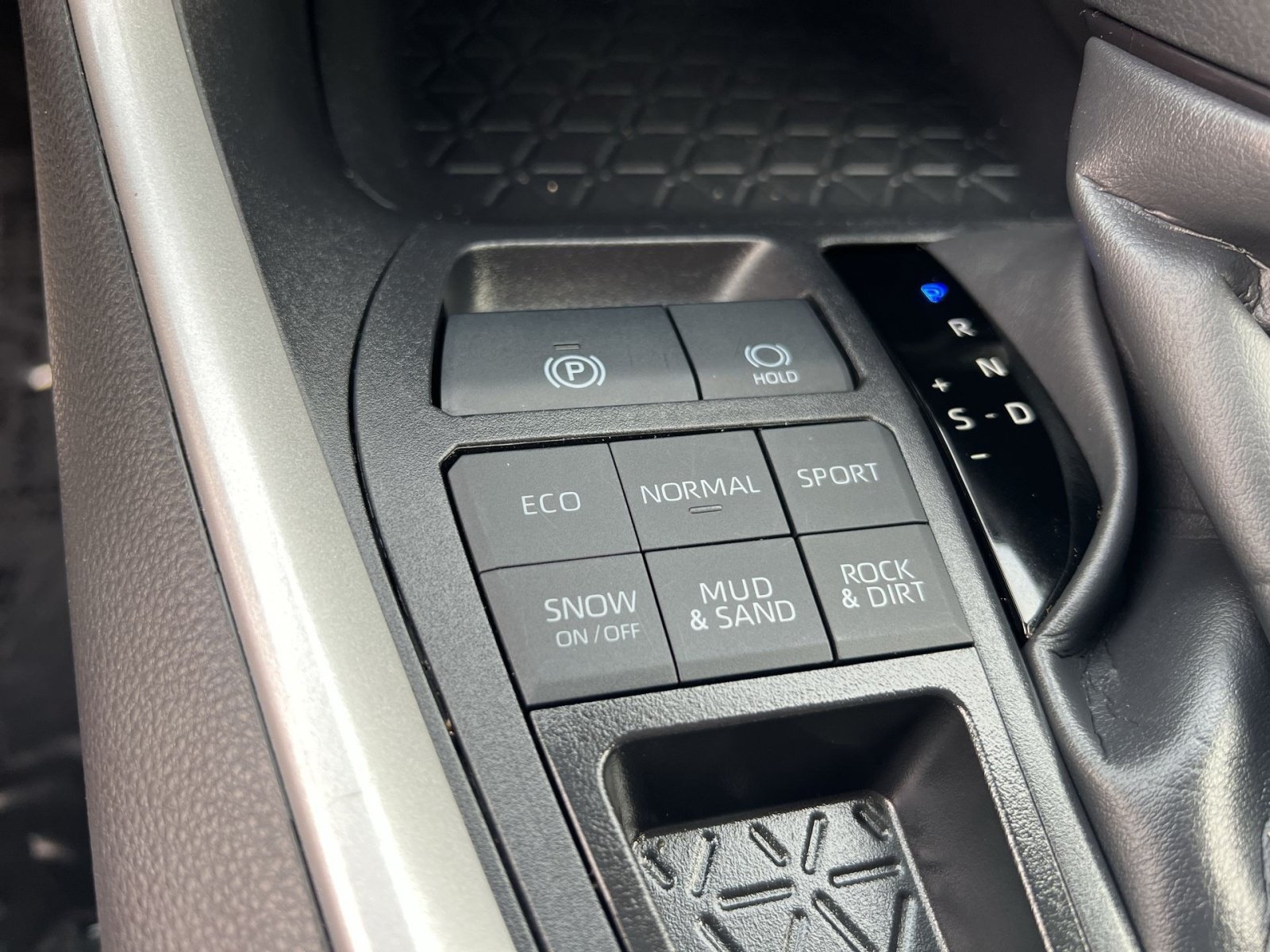 Used 2025 Toyota RAV4 XLE AWD/4WD image 32