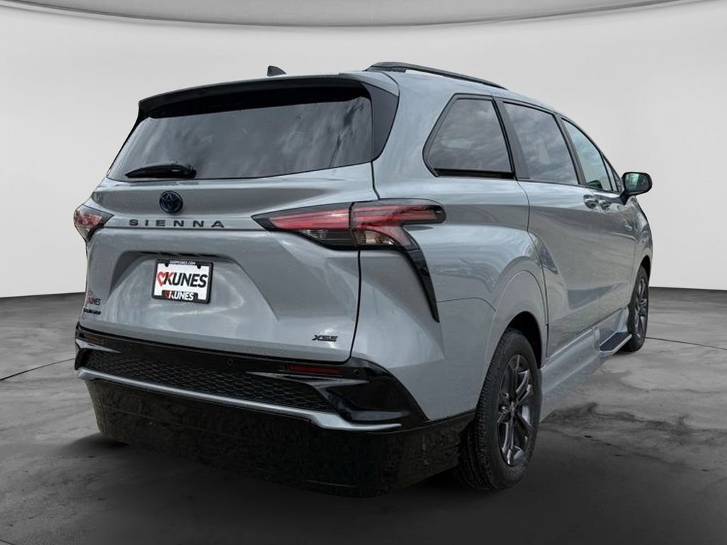 Used 2025 Toyota Sienna XSE w/ XSE Plus Package AWD/4WD image 8