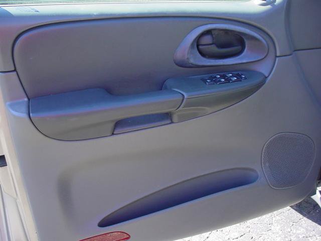 Used 2002 Chevrolet TrailBlazer LT w/ Driver Convenience Pkg RWD image 14