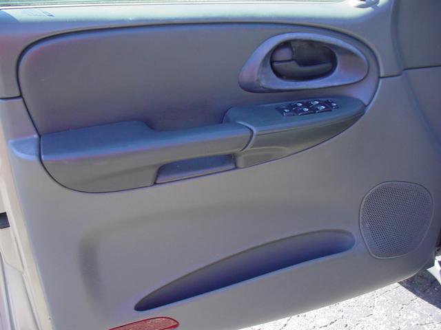 Used 2002 Chevrolet TrailBlazer LT w/ Driver Convenience Pkg image 14