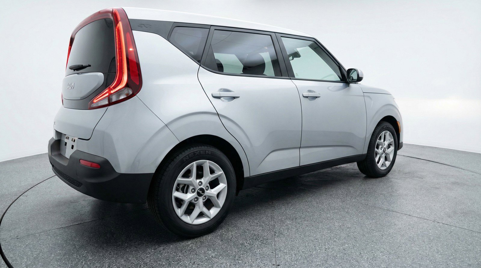 Used 2025 Kia Soul LX w/ LX Technology Package FWD image 9