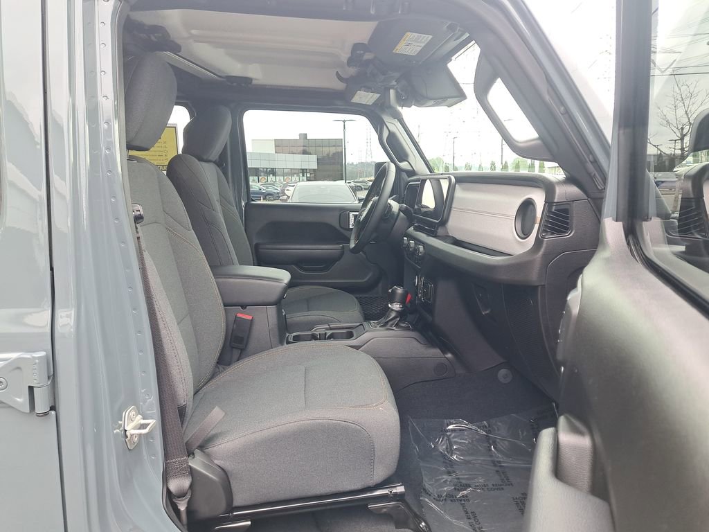 Used 2024 Jeep Gladiator Sport AWD/4WD image 17