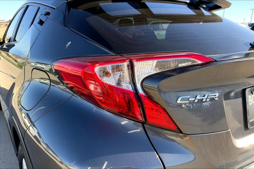 Used 2020 Toyota C-HR LE image 28