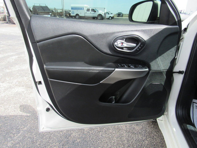 Used 2019 Jeep Cherokee High Altitude AWD/4WD image 24