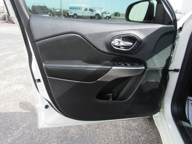 Used 2019 Jeep Cherokee High Altitude AWD/4WD image 24