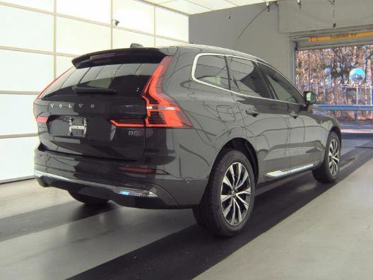 Used 2023 Volvo XC60 B5 Plus image 4