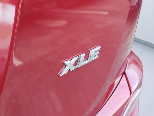 Used 2018 Toyota RAV4 XLE FWD image 6