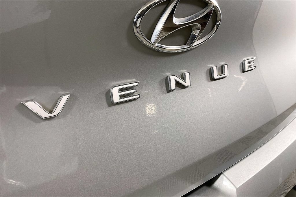 Used 2022 Hyundai Venue SEL FWD image 7
