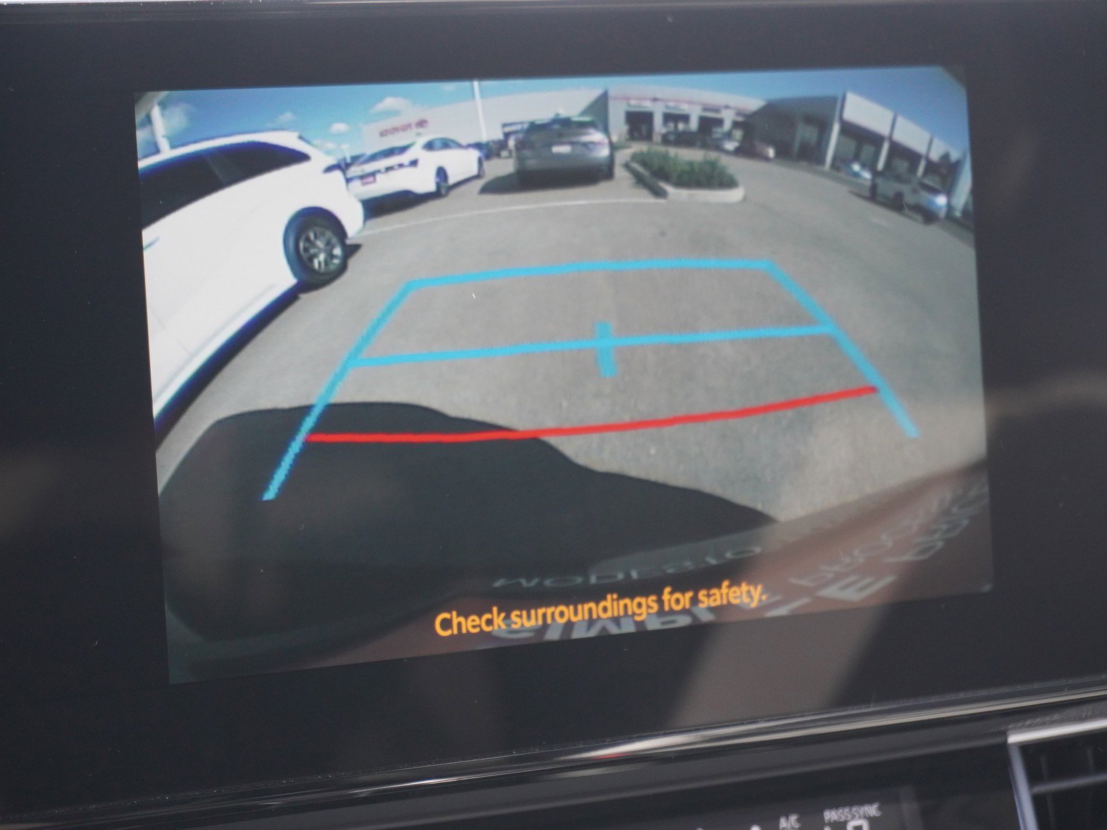 Used 2025 Toyota Sienna XLE image 28