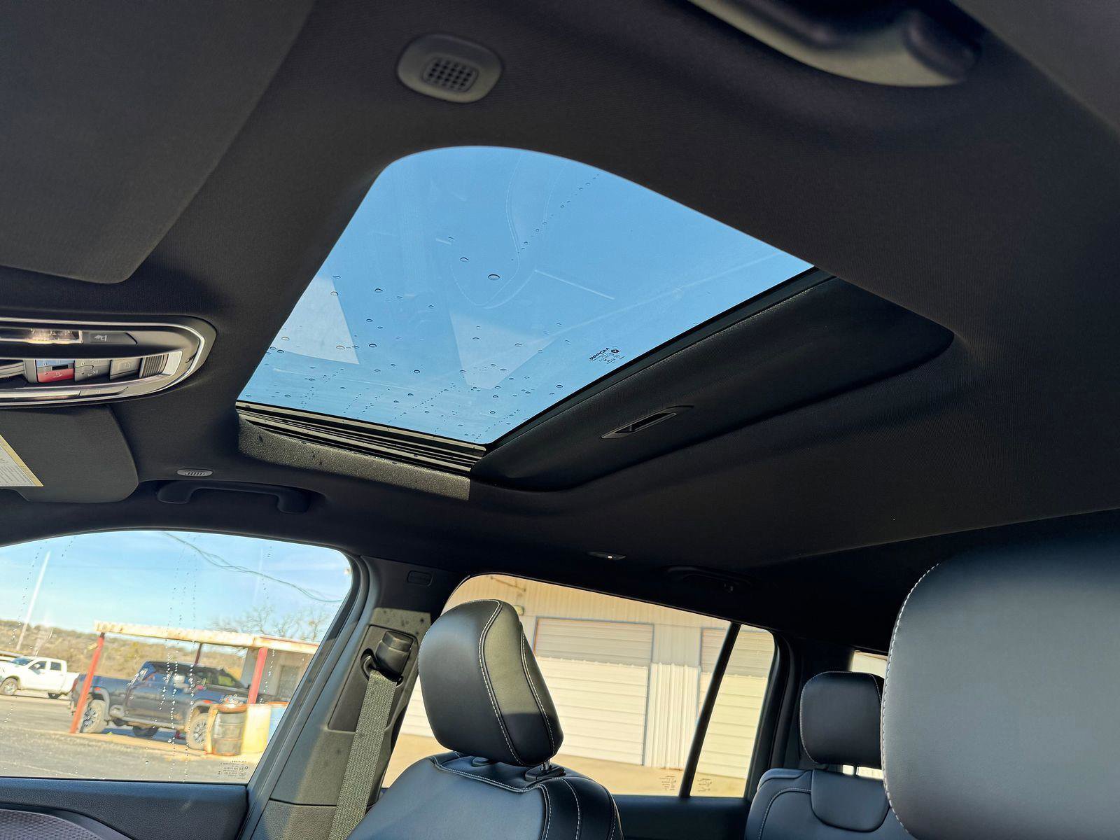 Used 2025 Jeep Grand Cherokee L Altitude image 9