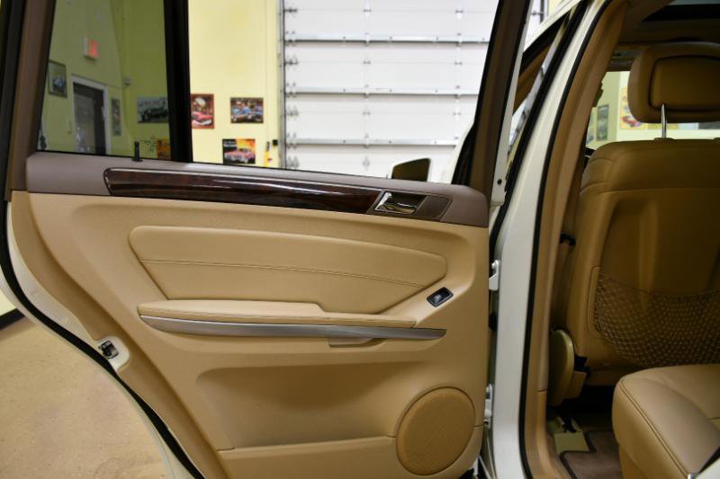 Used 2012 Mercedes-Benz GL 450 4MATIC image 32