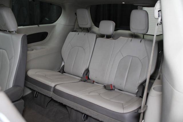 Used 2017 Chrysler Pacifica Touring-L Plus image 24