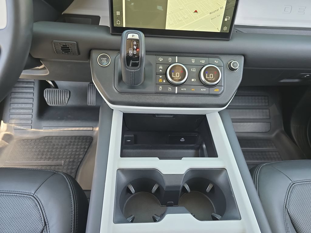 Certified 2025 Land Rover Defender 90 X-Dynamic SE AWD/4WD image 25