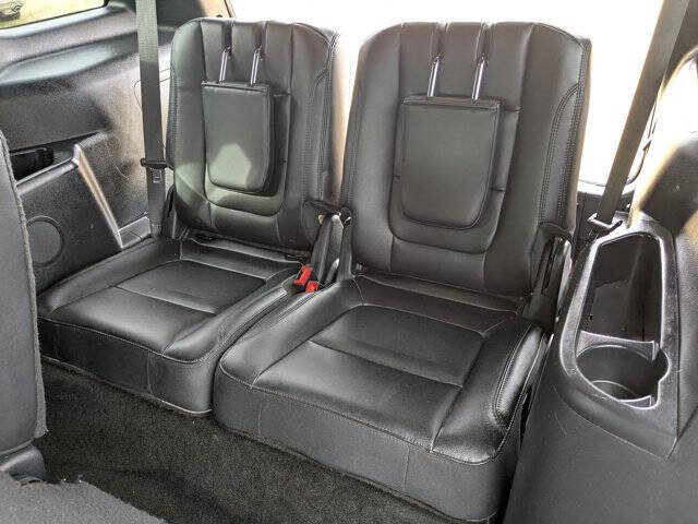 Used 2016 Ford Explorer XLT w/ Equipment Group 202A image 32