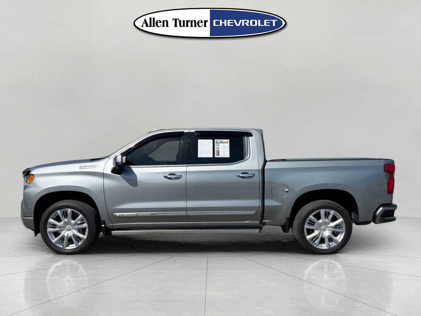Used 2024 Chevrolet Silverado 1500 High Country w/ Technology Package image 6