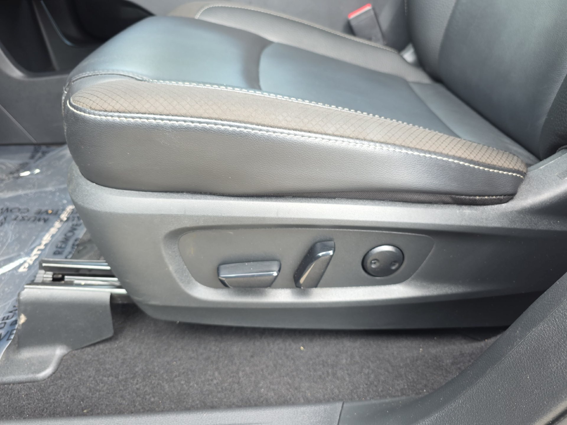 Used 2025 Nissan Pathfinder SL FWD image 28