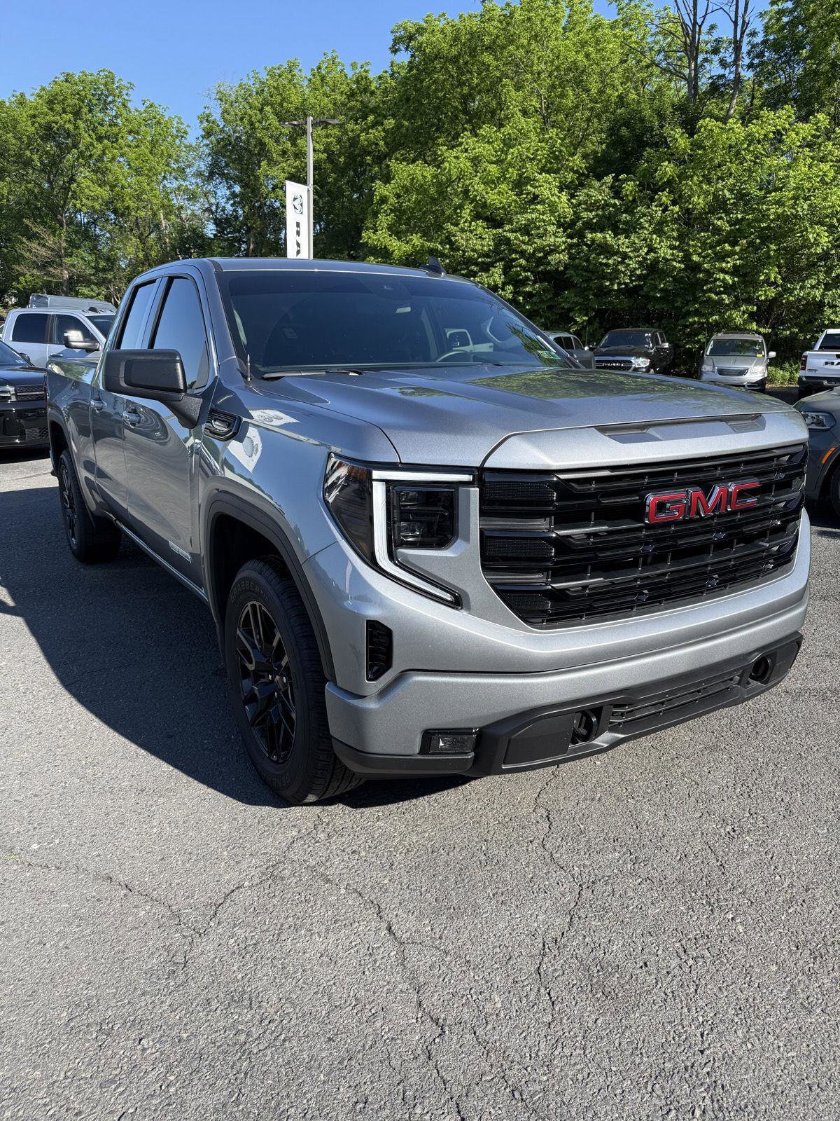 Used 2026 GMC Sierra 1500 Elevation AWD/4WD image 1