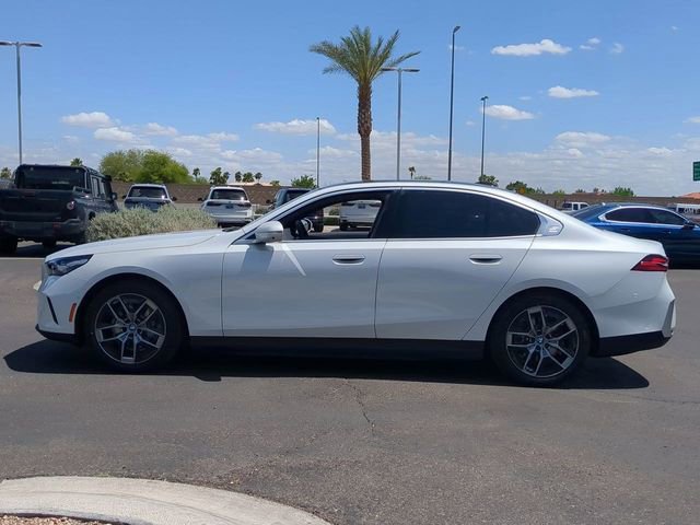 Used 2025 BMW i5 eDrive40i w/ Executive Package RWD image 9
