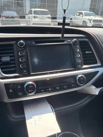 Used 2019 Toyota Highlander Limited Platinum AWD/4WD image 4