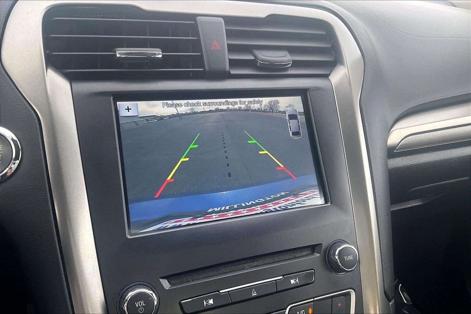 Used 2017 Ford Fusion SE w/ Fusion SE Technology Package image 25