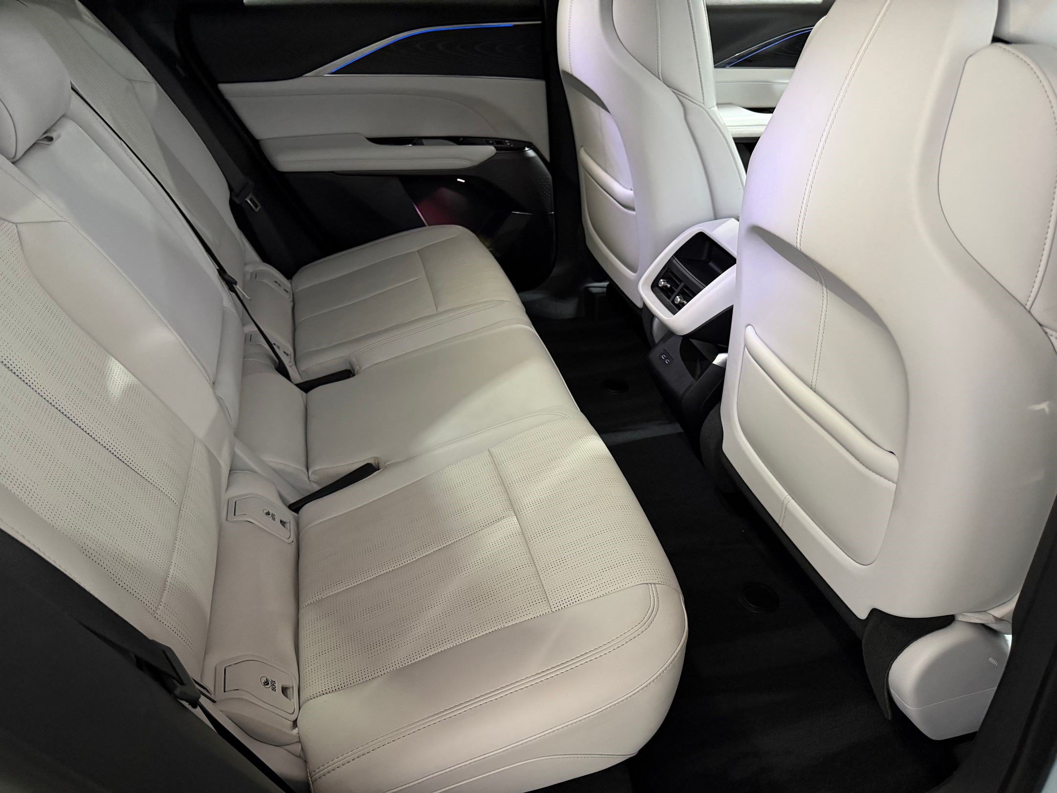 Certified 2024 Cadillac Lyriq Luxury RWD image 44
