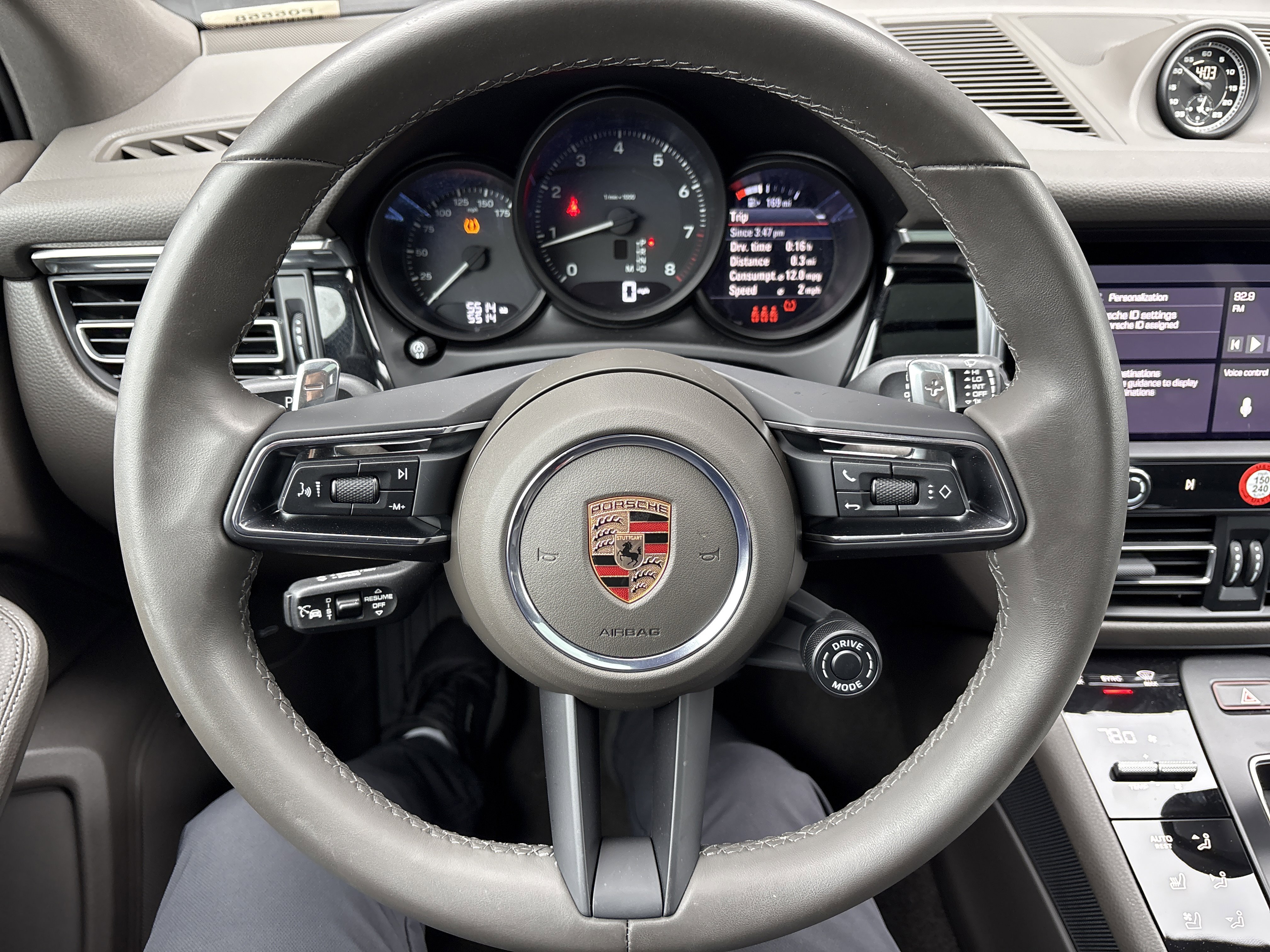 Certified 2025 Porsche Macan image 16