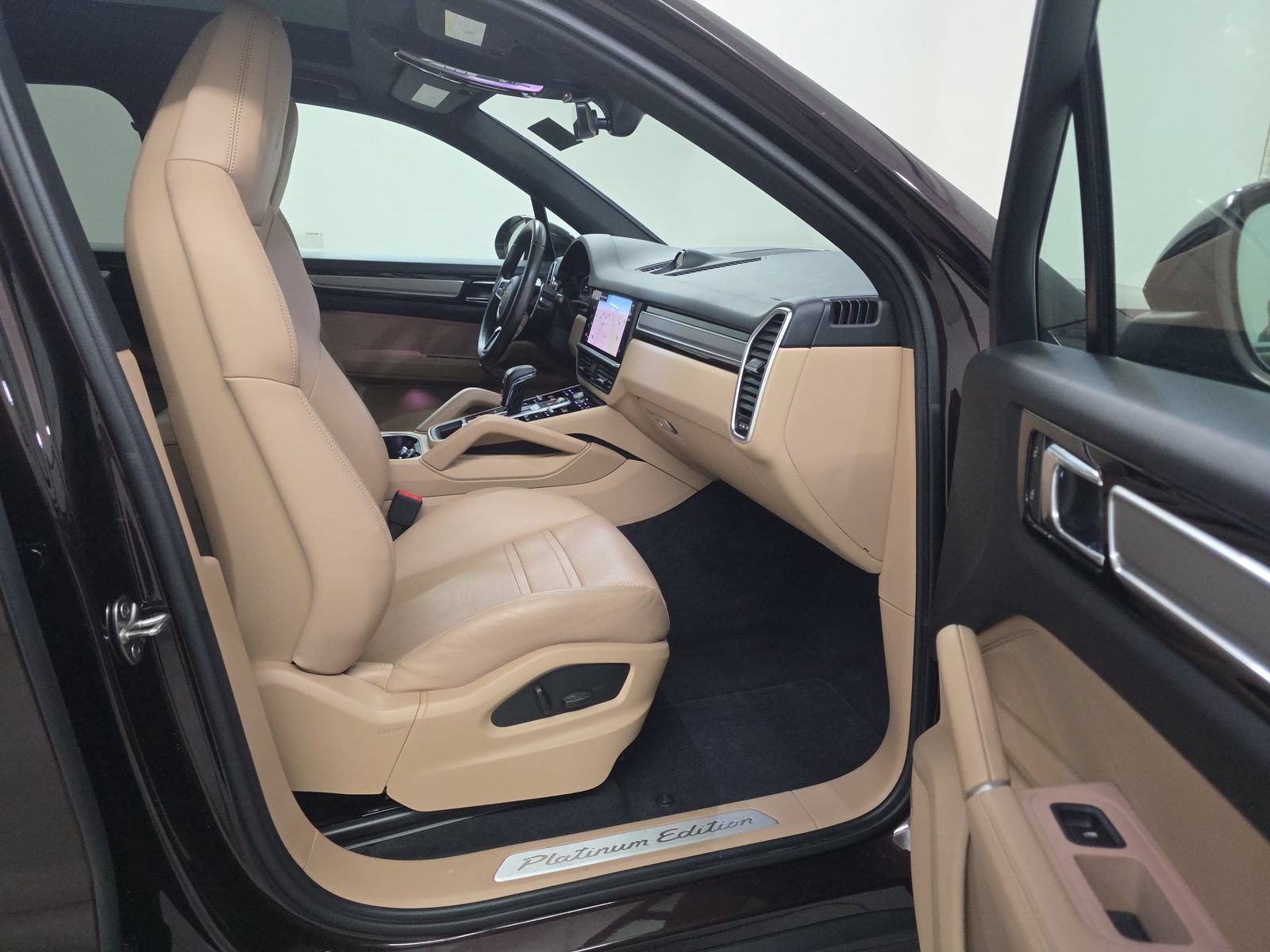 Used 2023 Porsche Cayenne Platinum Edition AWD/4WD image 11