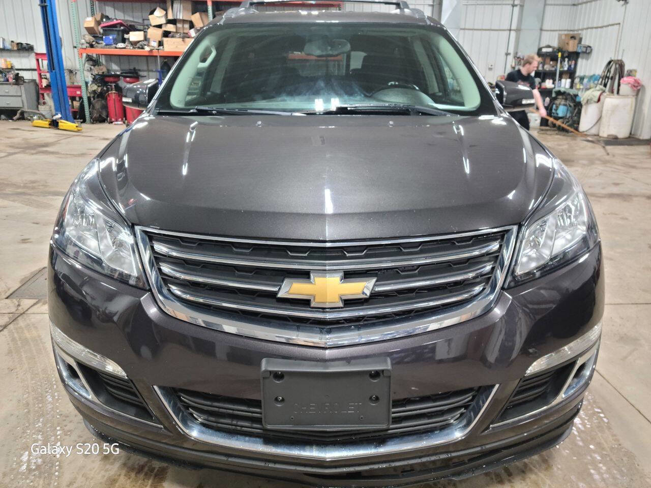 Used 2017 Chevrolet Traverse LT w/ Style and Technology Package image 3