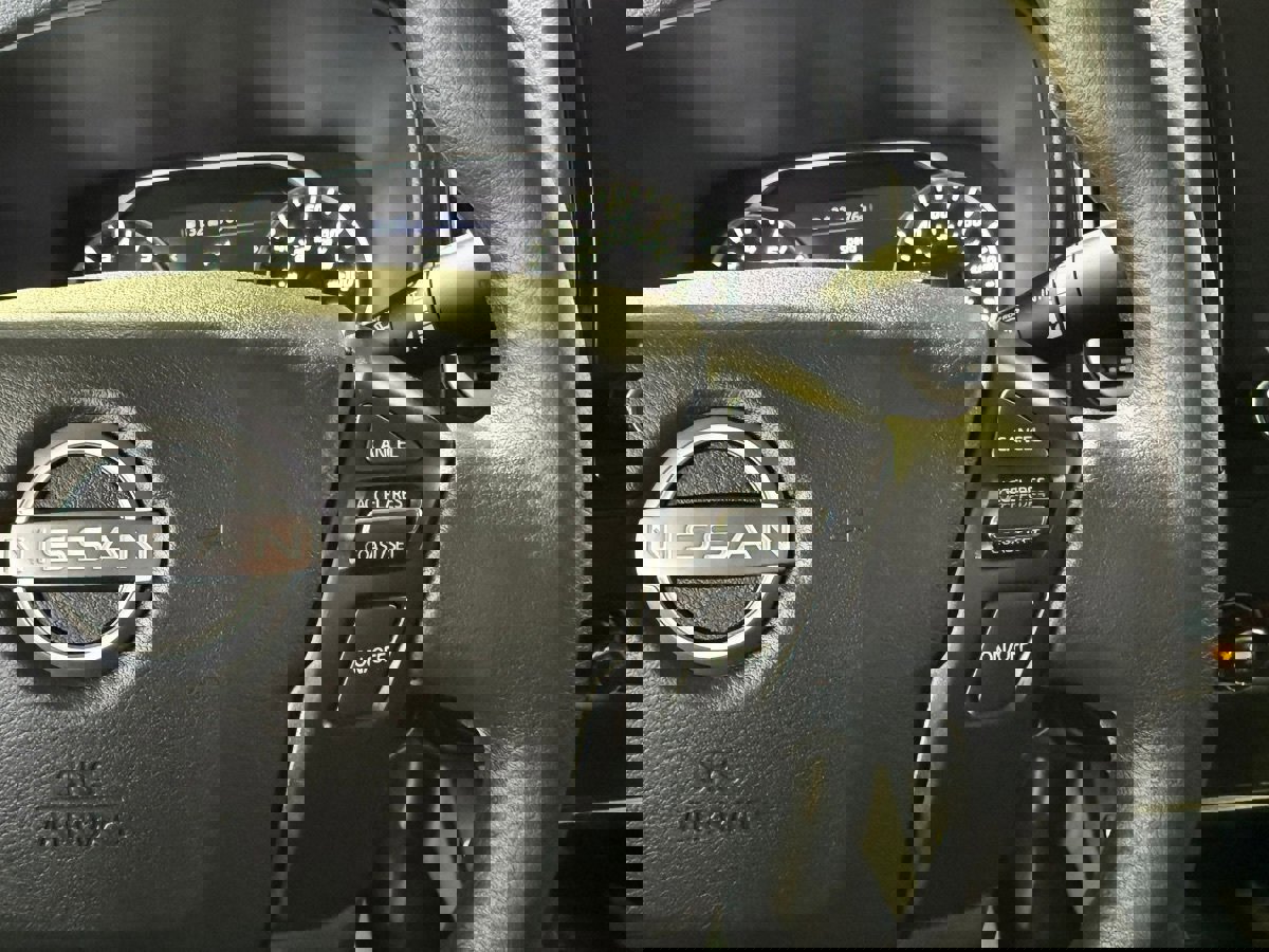 Used 2024 Nissan Frontier SV image 11