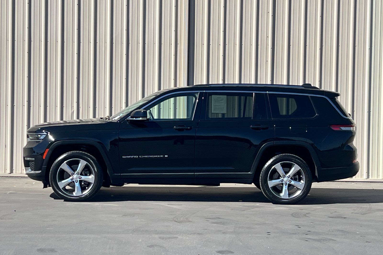 Used 2022 Jeep Grand Cherokee L Limited AWD/4WD image 10