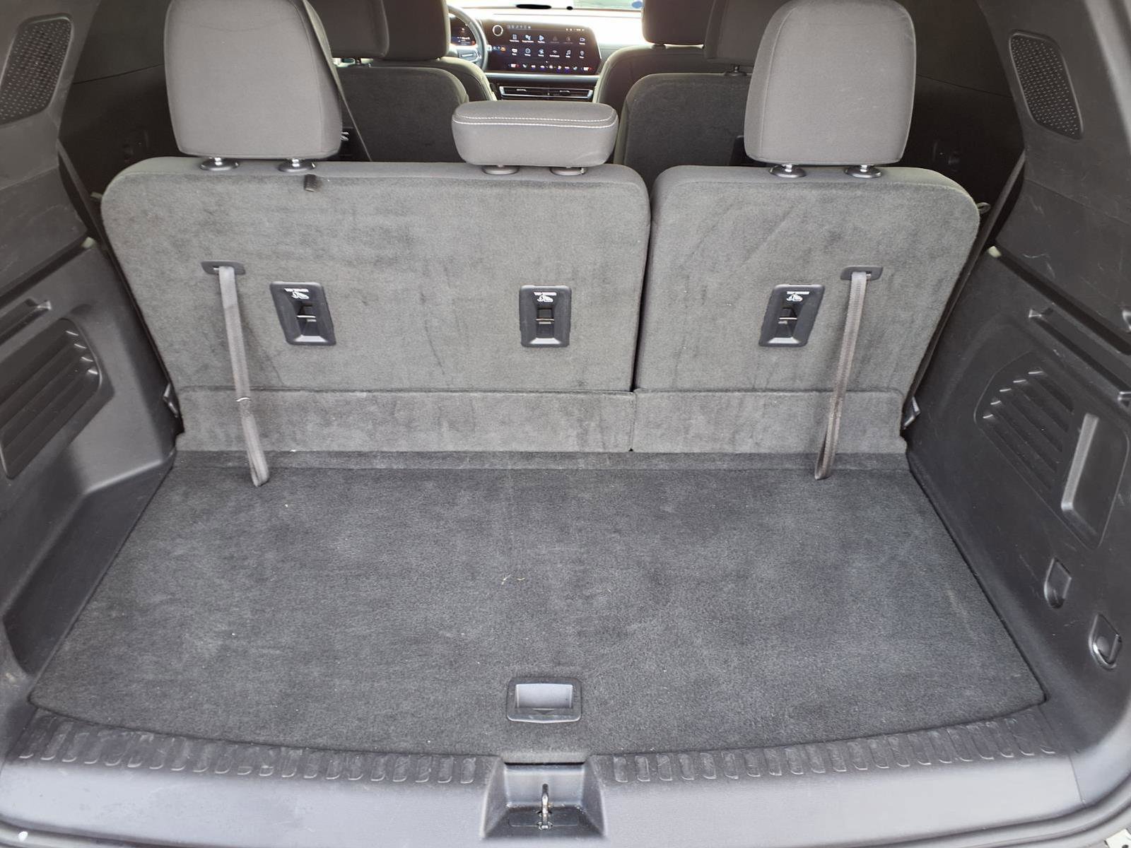 Used 2024 Chevrolet Traverse LT FWD image 27