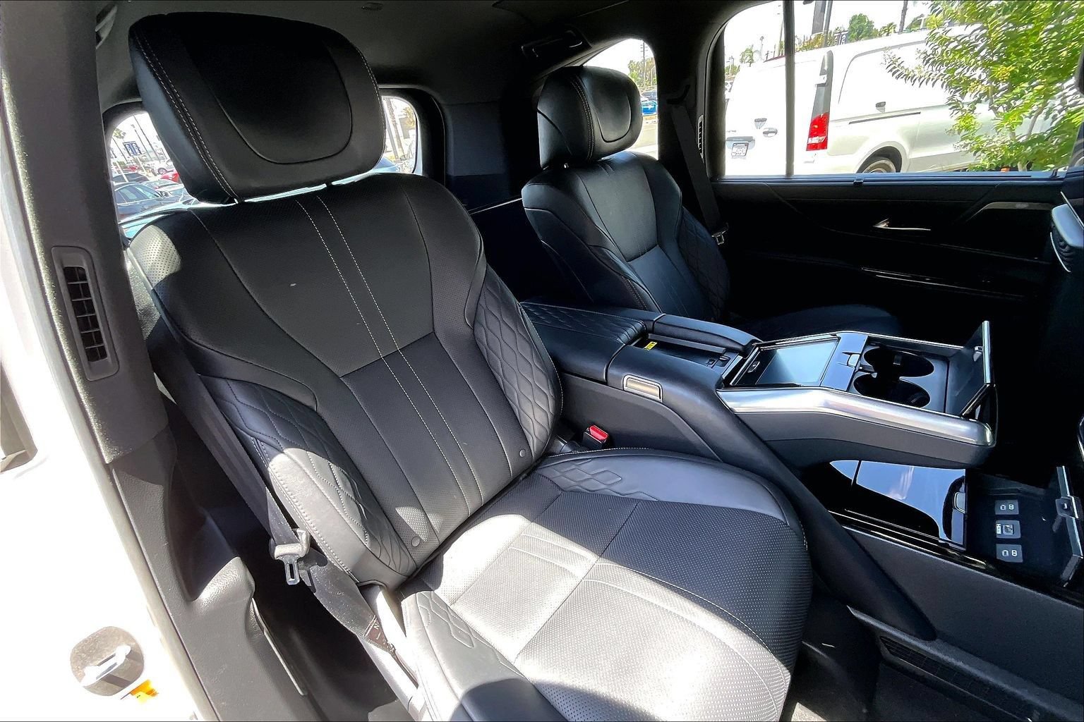 Used 2022 Lexus LX 600 4WD w/ Accessory Package (Z1) image 27