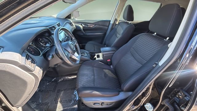 Used 2017 Nissan Rogue SV w/ Sun & Sound Touring Package image 18