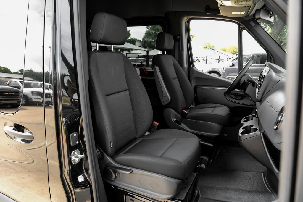 Used 2024 Mercedes-Benz Sprinter 2500 image 30
