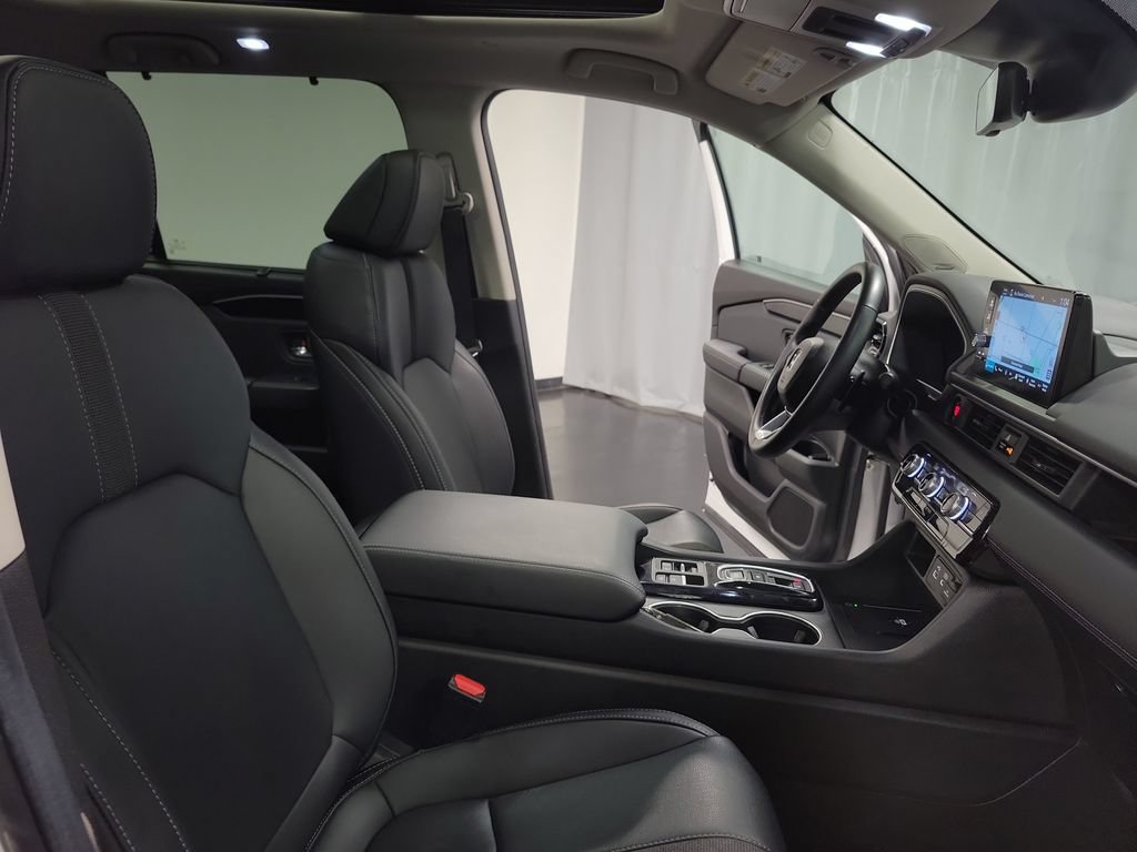 Used 2025 Honda Pilot Touring image 36